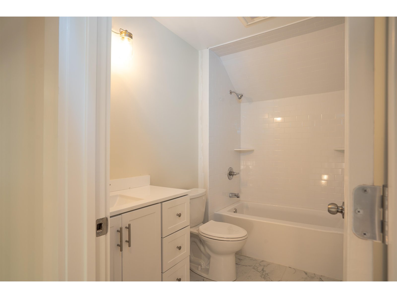 Second floor full bathroom