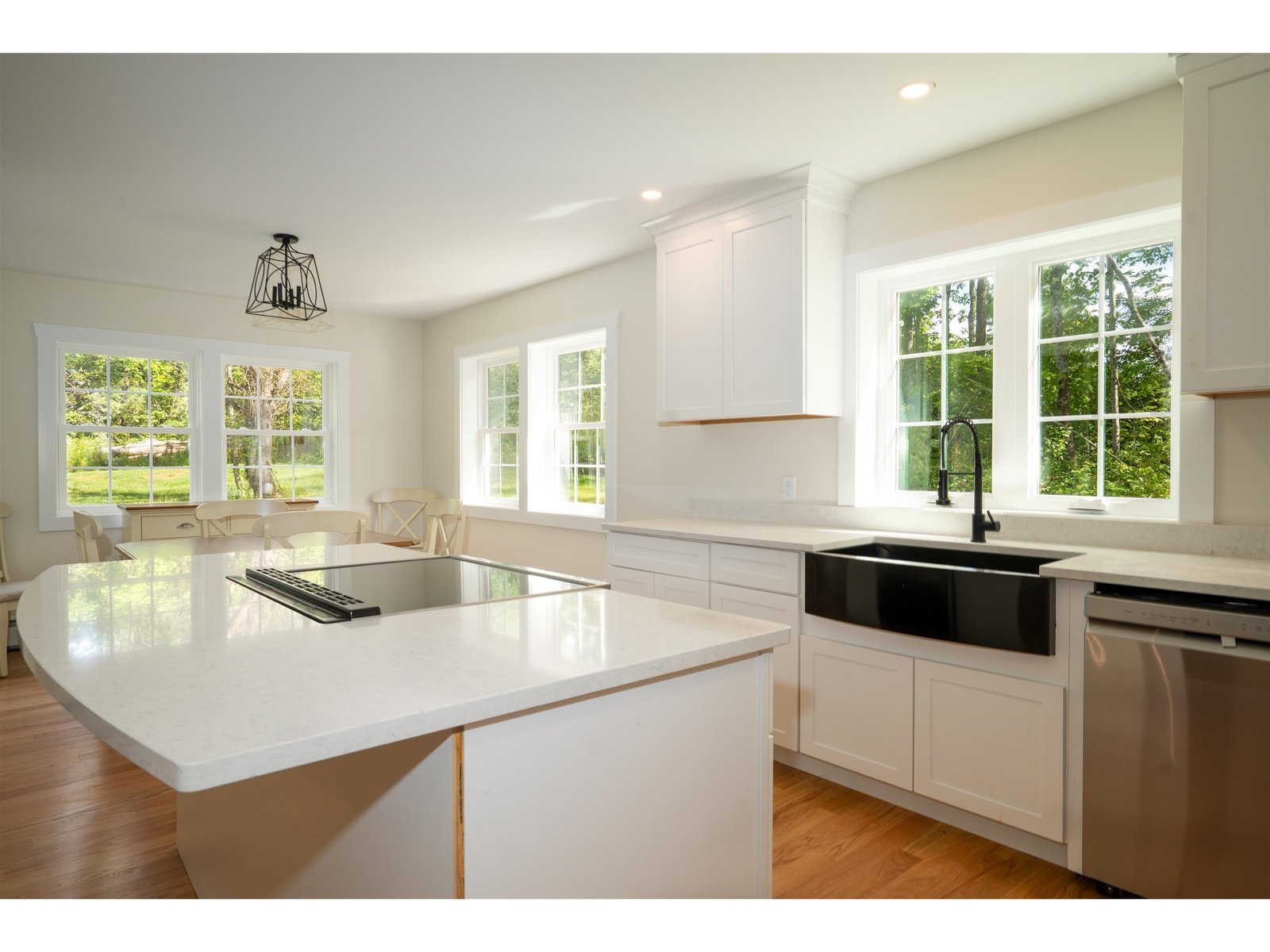 Beautiful Bright Kitchen