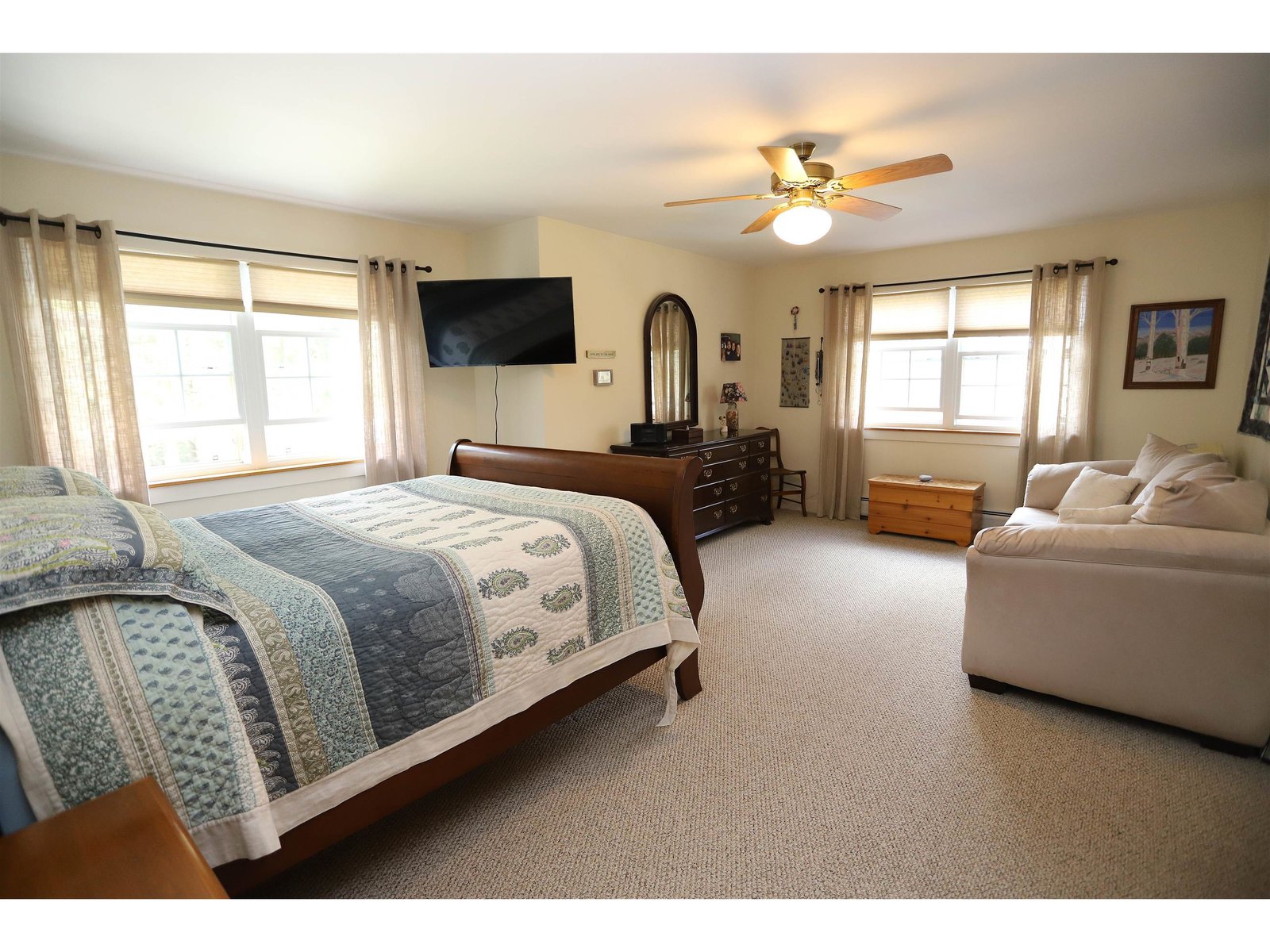 Bedroom (2nd Floor)