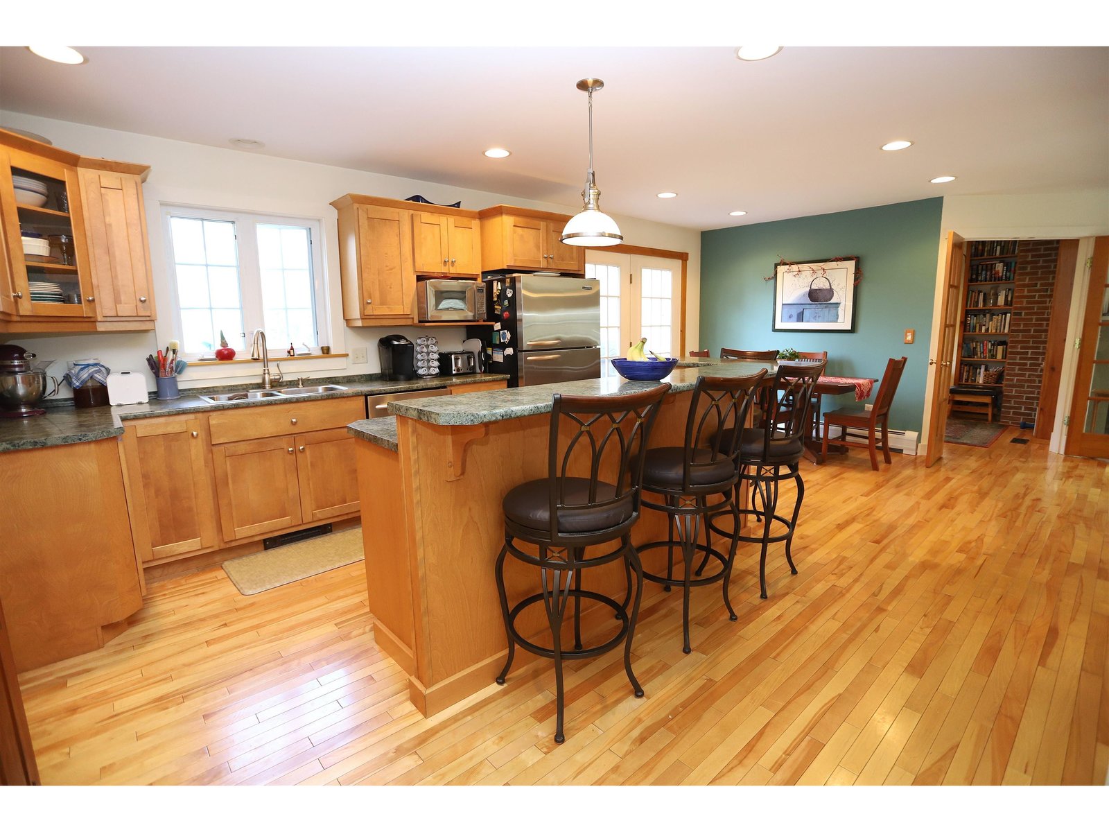 Eat-In Kitchen