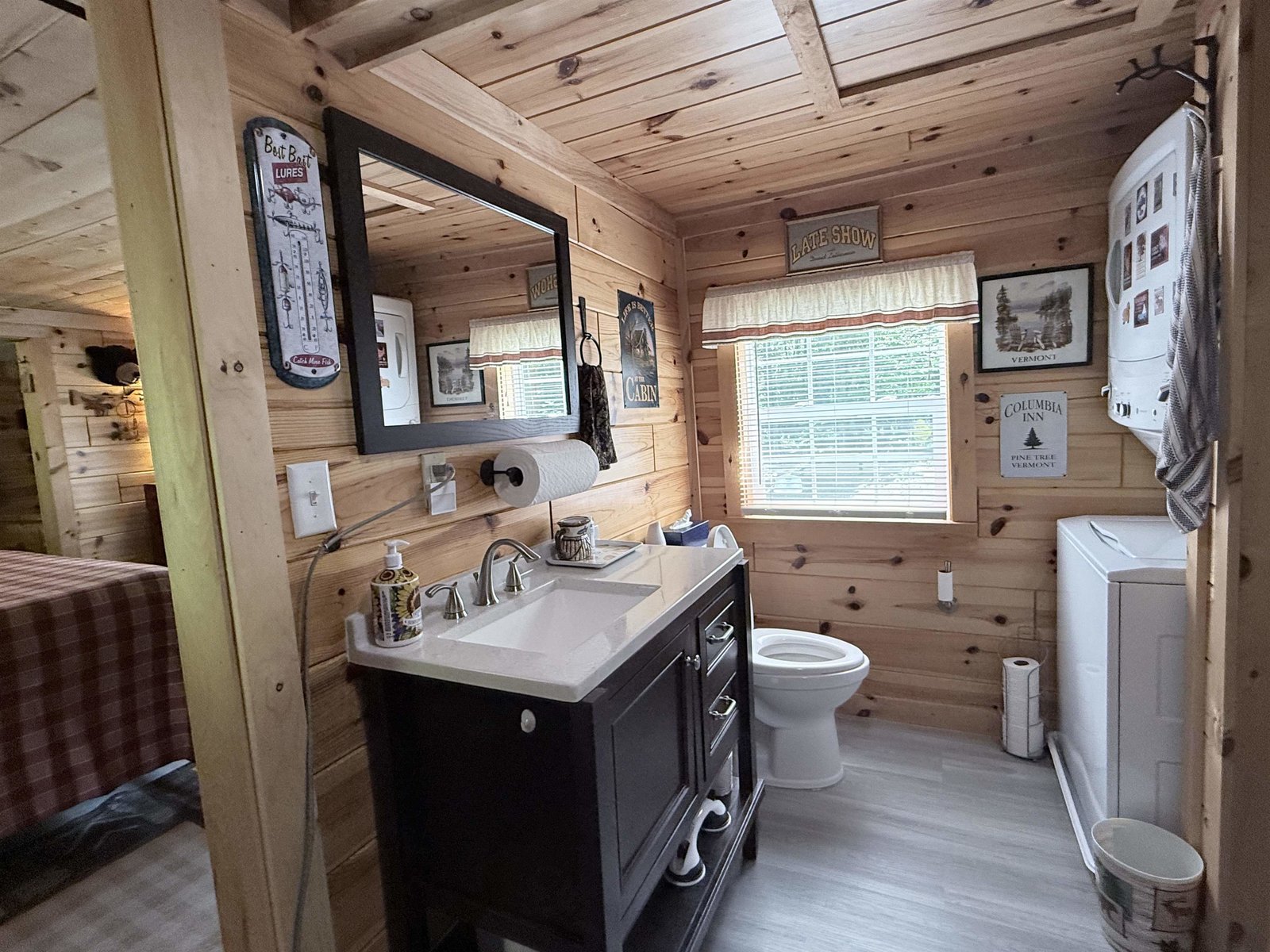 Full bath with laundry