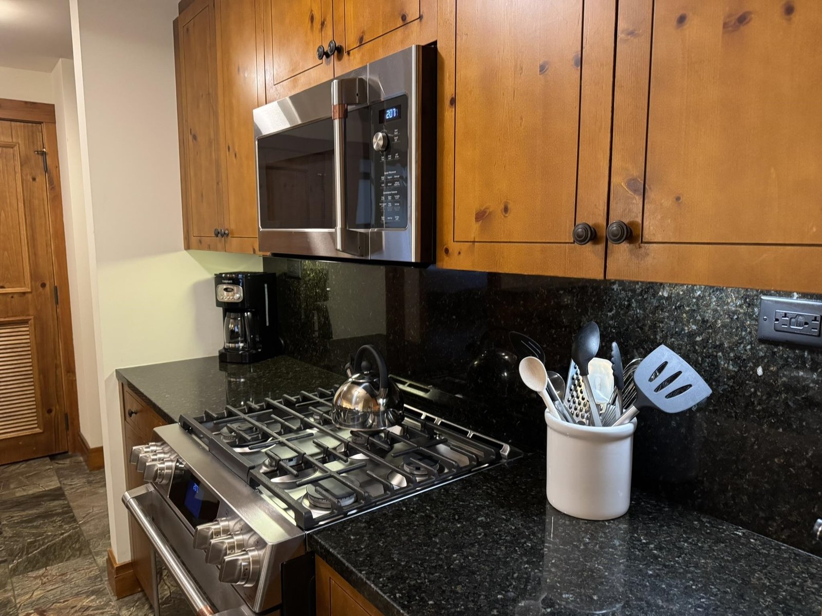 7412 Mountain Road, Unit 402 3-86