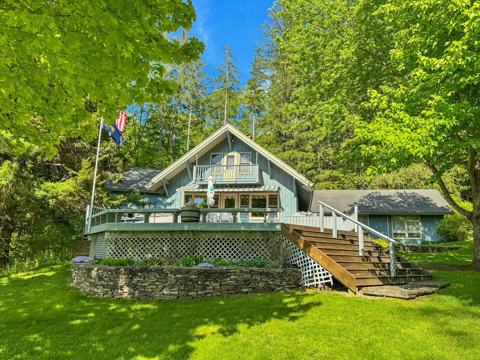 745 East Lake Road, Ludlow