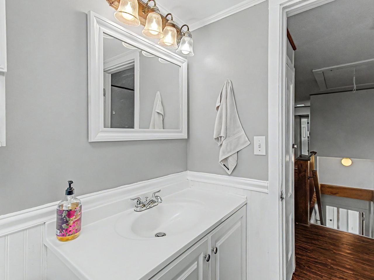 2nd Floor Full Bath