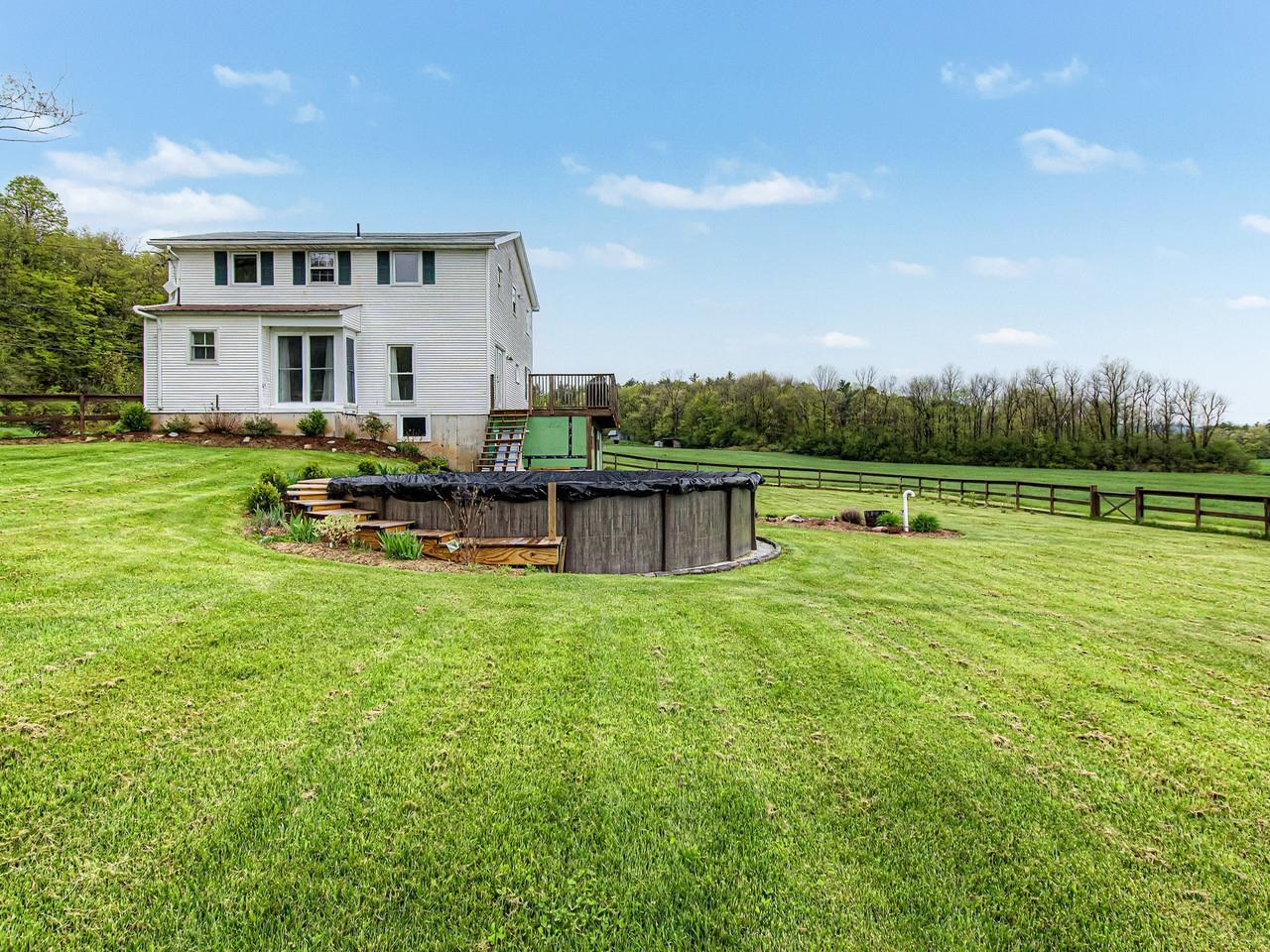 Very Well-Landscaped Yard