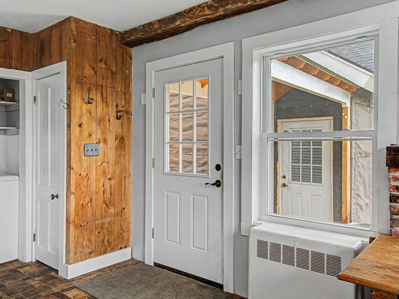 Entry/Laundry Area