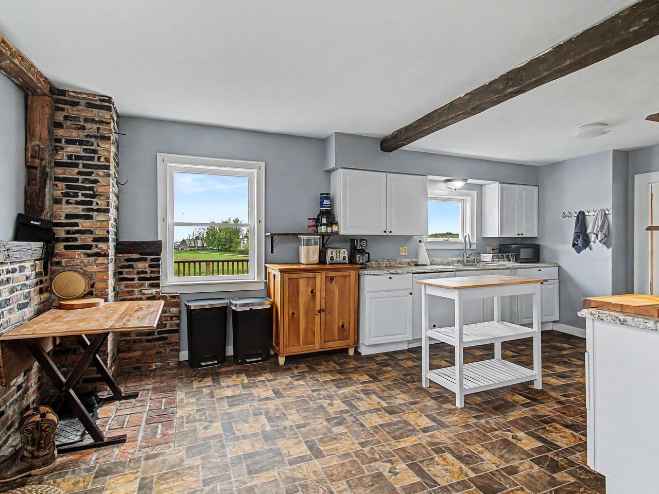 Large Eat-in Kitchen