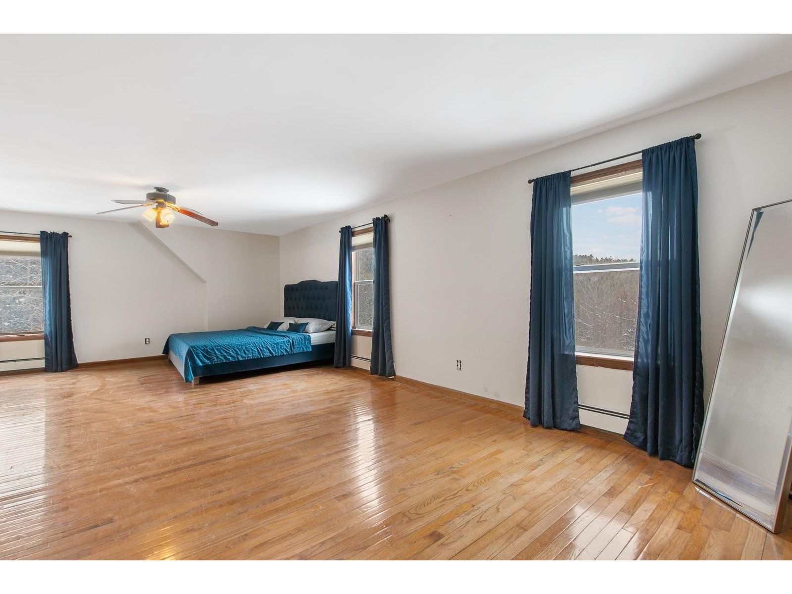 Second floor open space to use as you wish