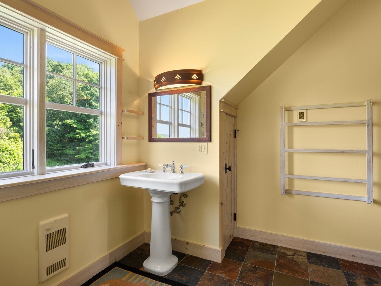 Plus Access to Main Bath