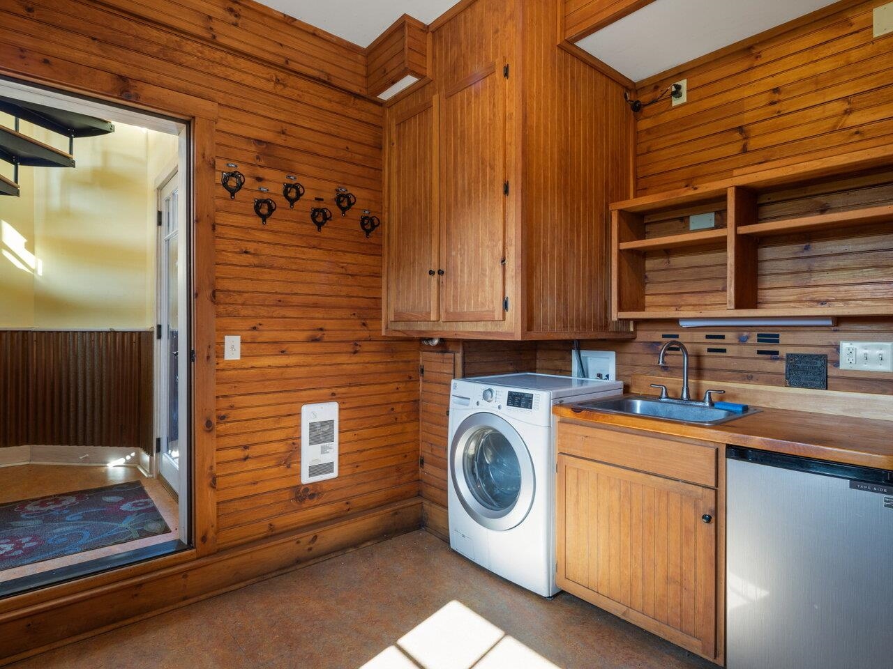 With Sink, Fridge, & Laundry