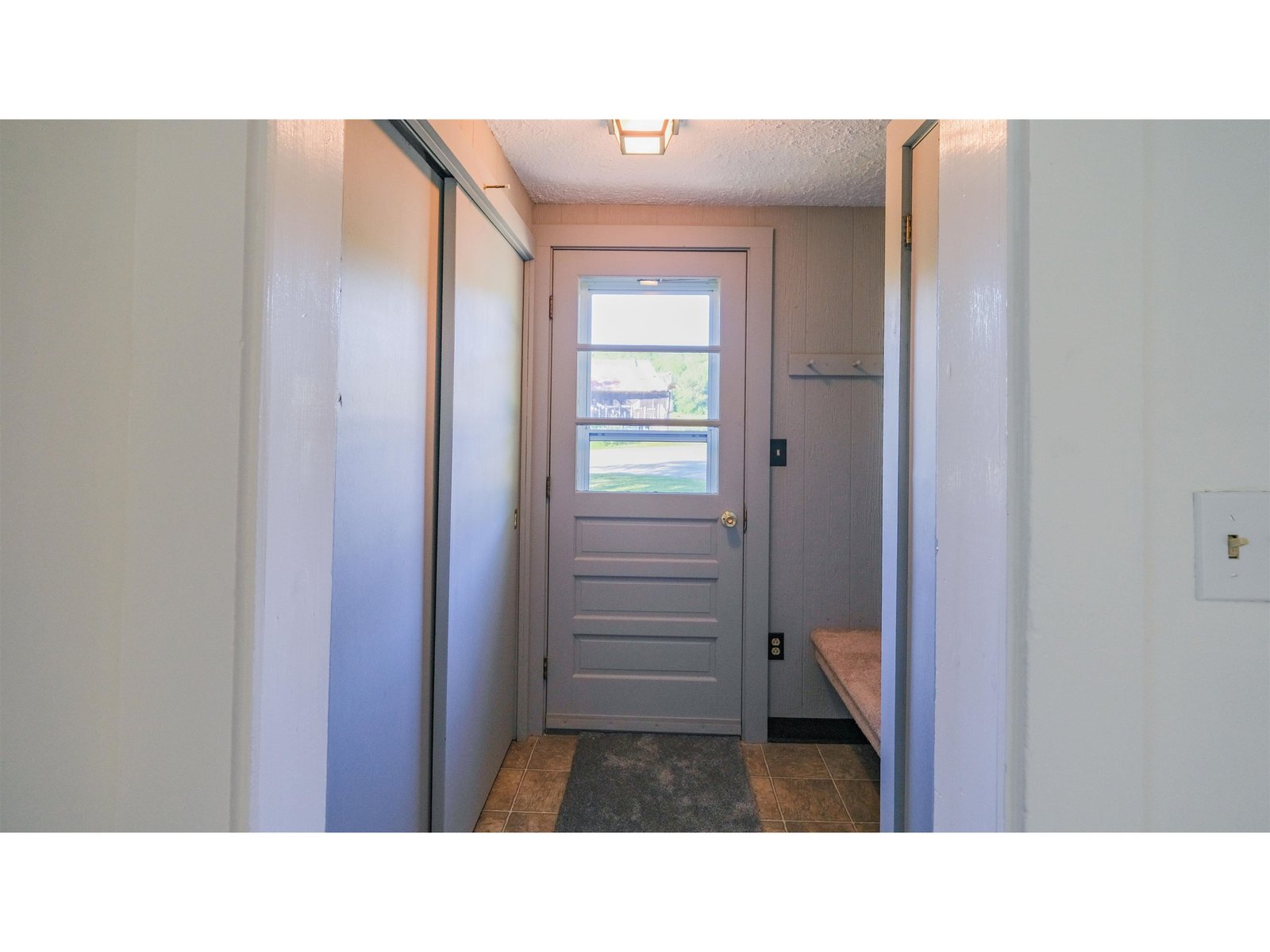 Cottage mudroom/entry