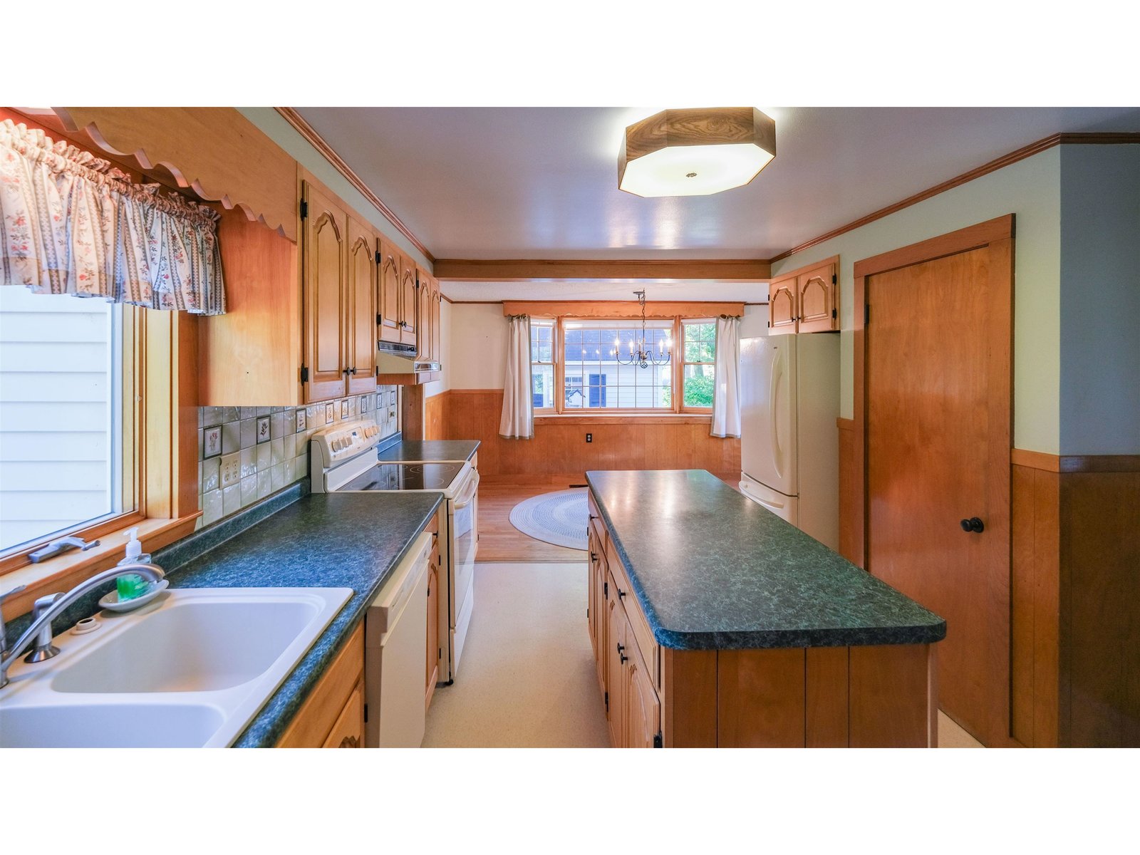 Kitchen with island