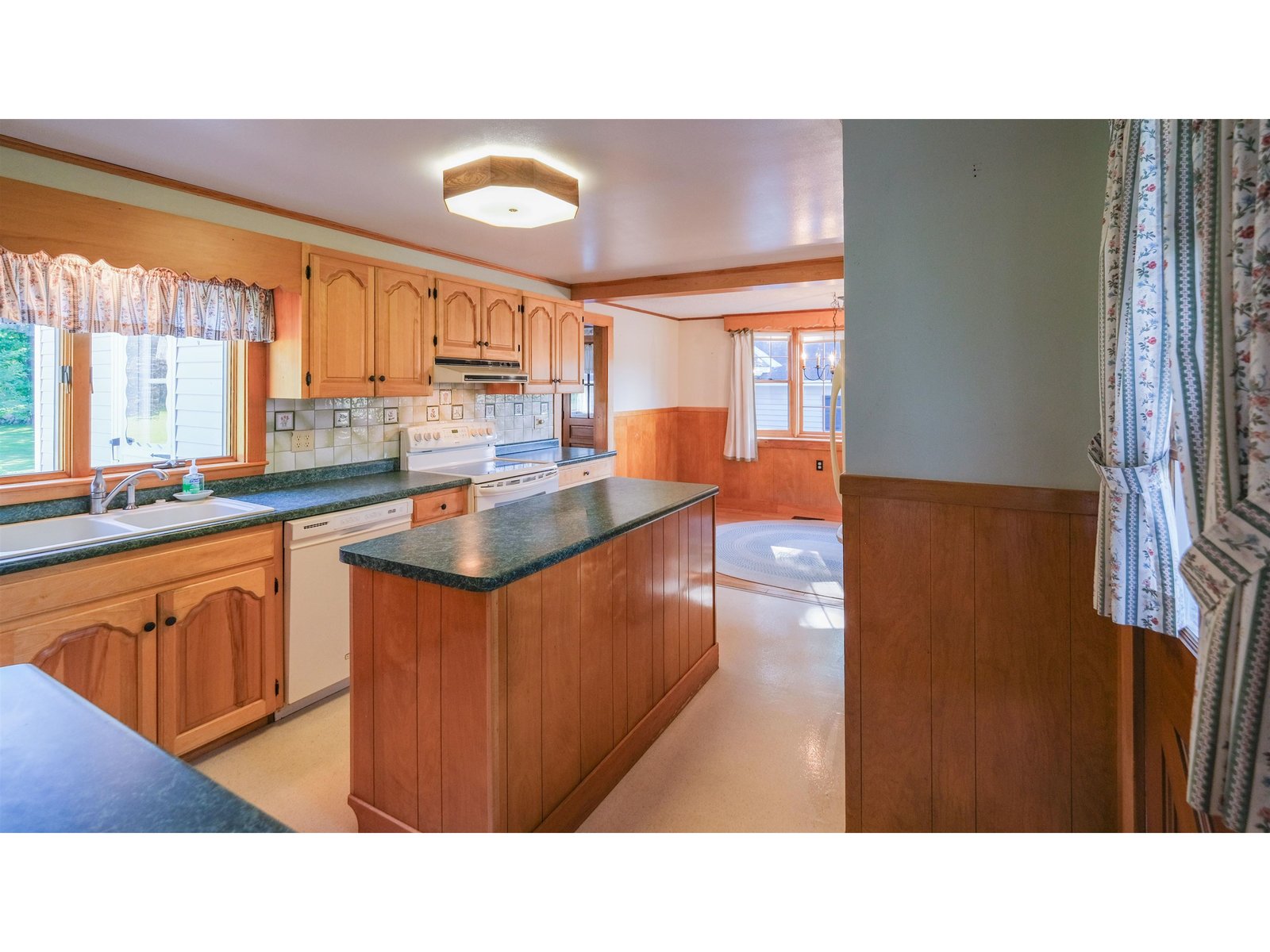 Great counter space