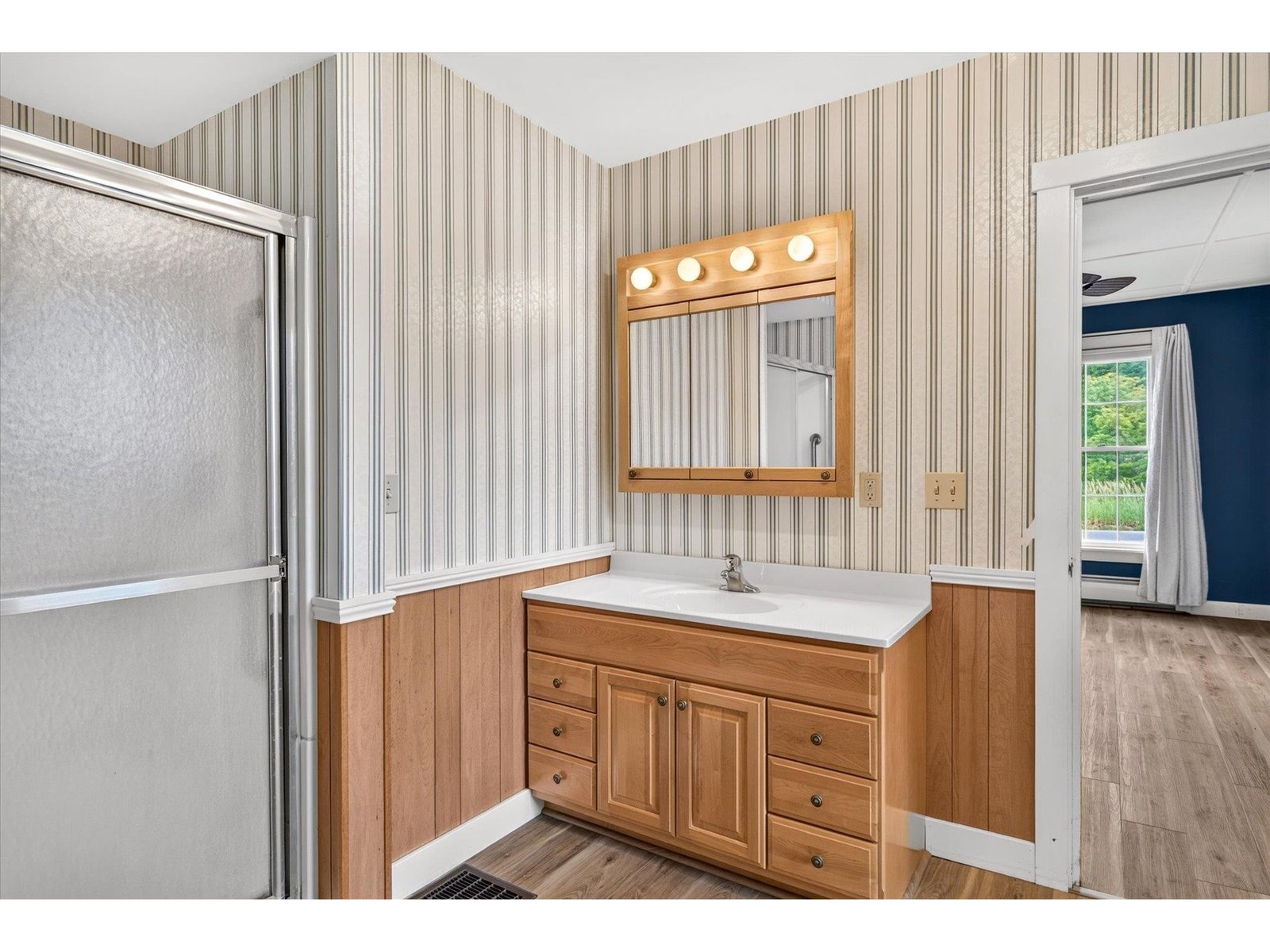 76 E Orange Road