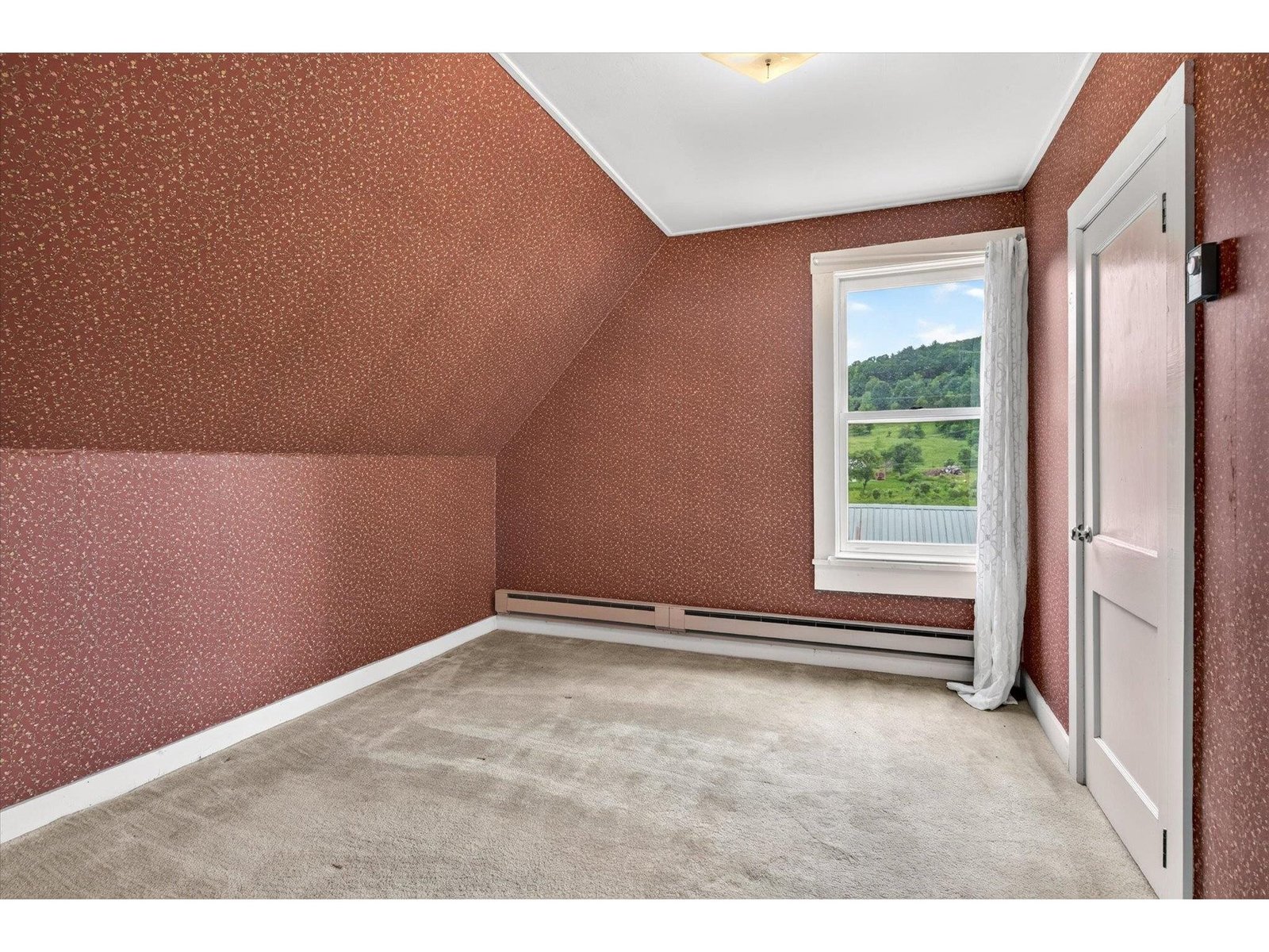 76 E Orange Road