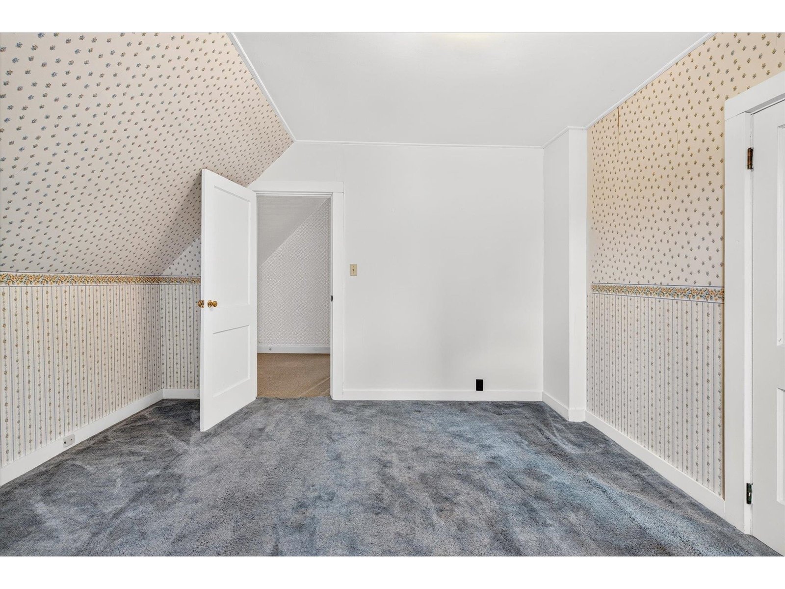 76 E Orange Road