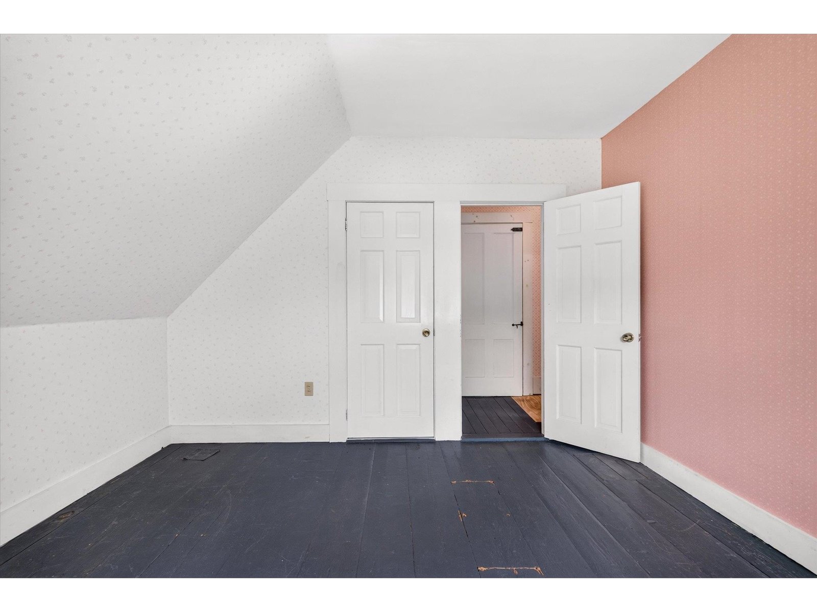 76 E Orange Road