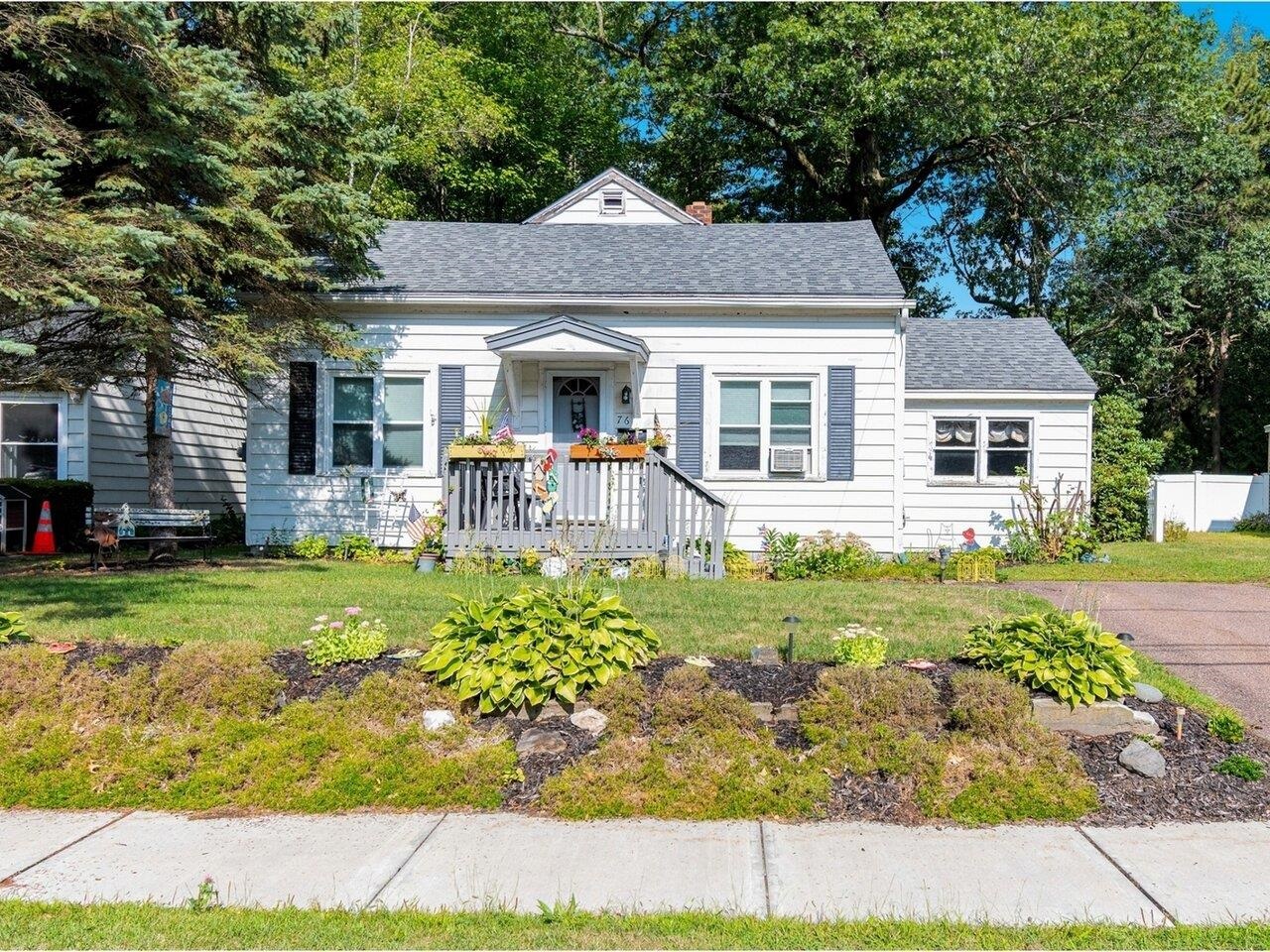 76 Woodbury Road