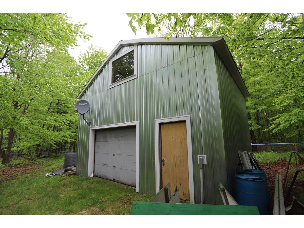 Detached Garage