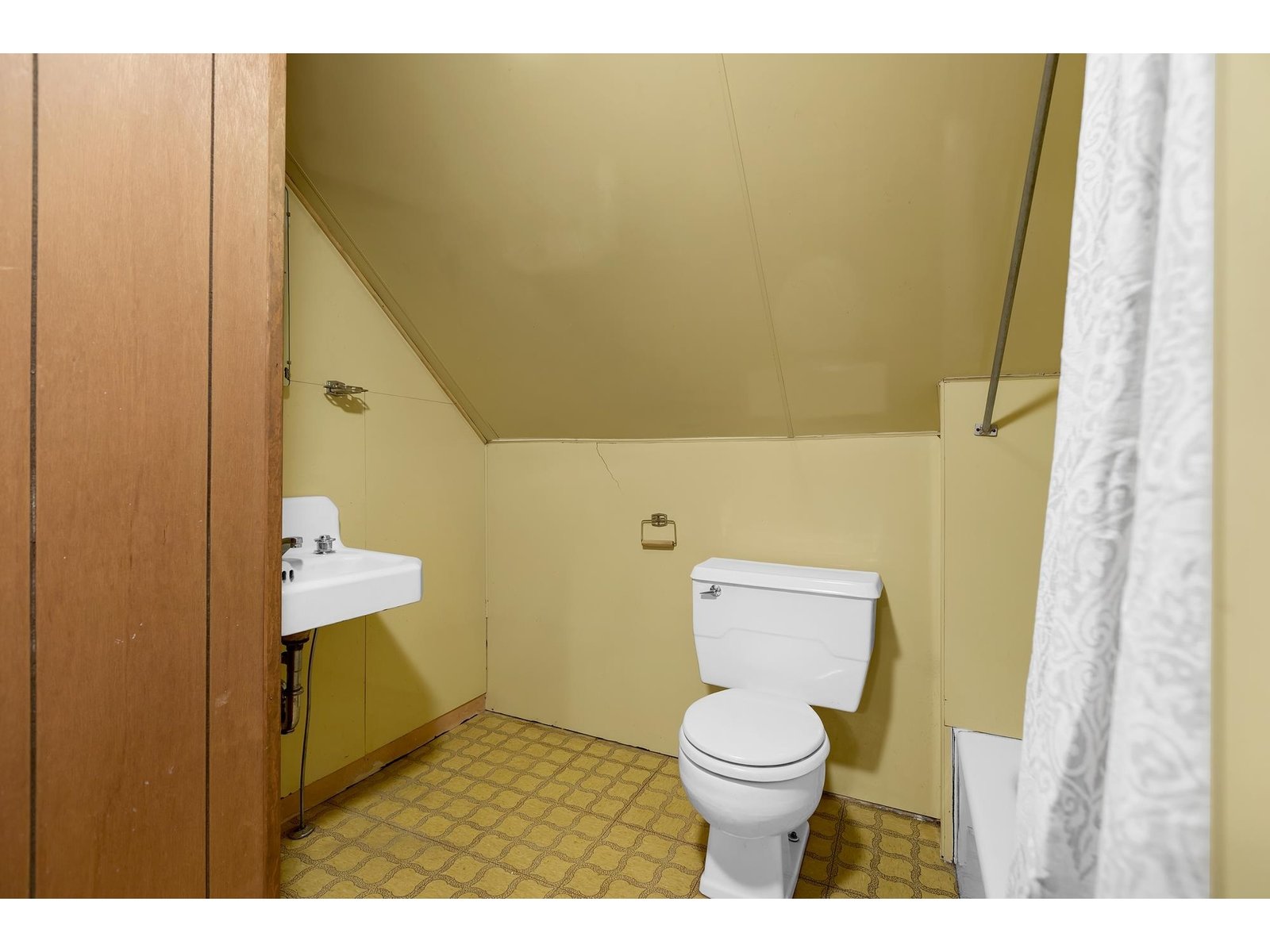 Upstairs Full Bath