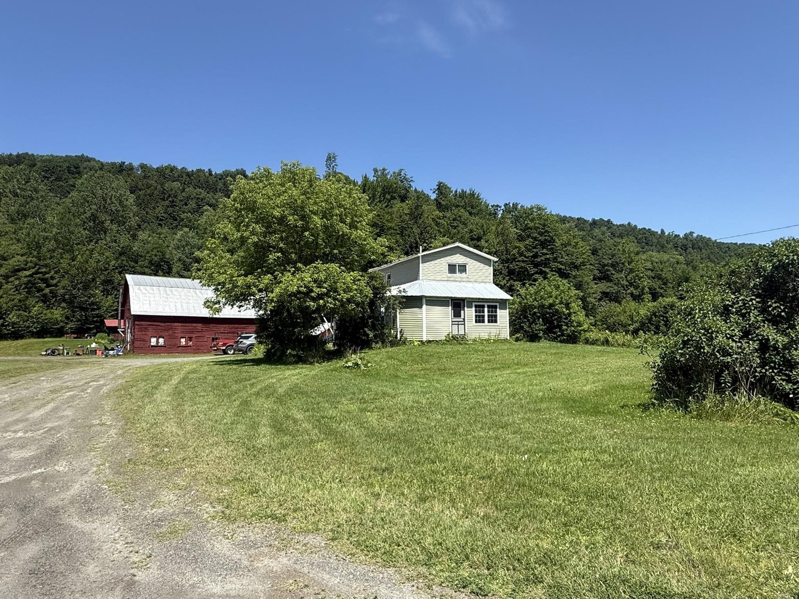 7657 VT RT 14, Woodbury