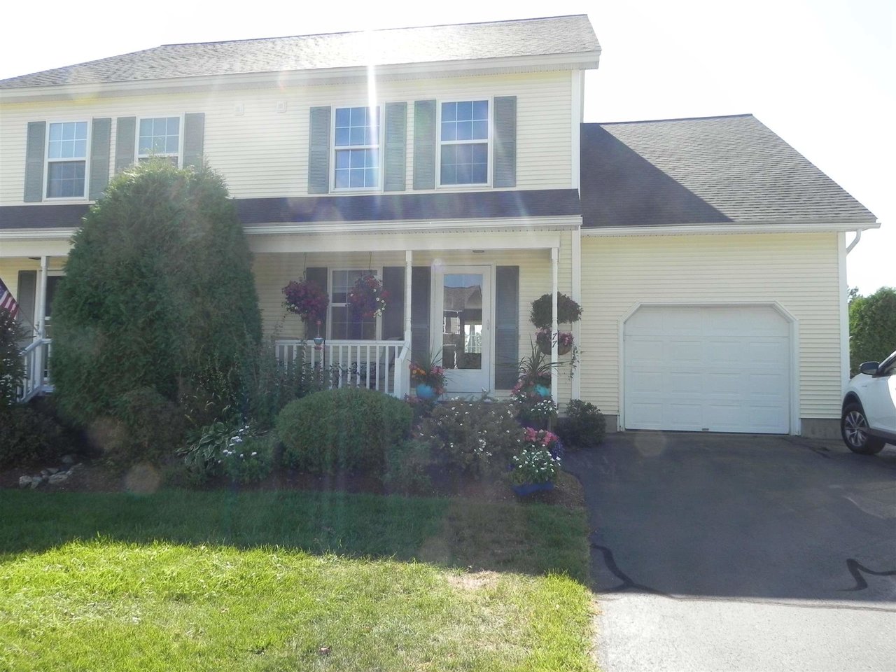 77 Floral Drive
