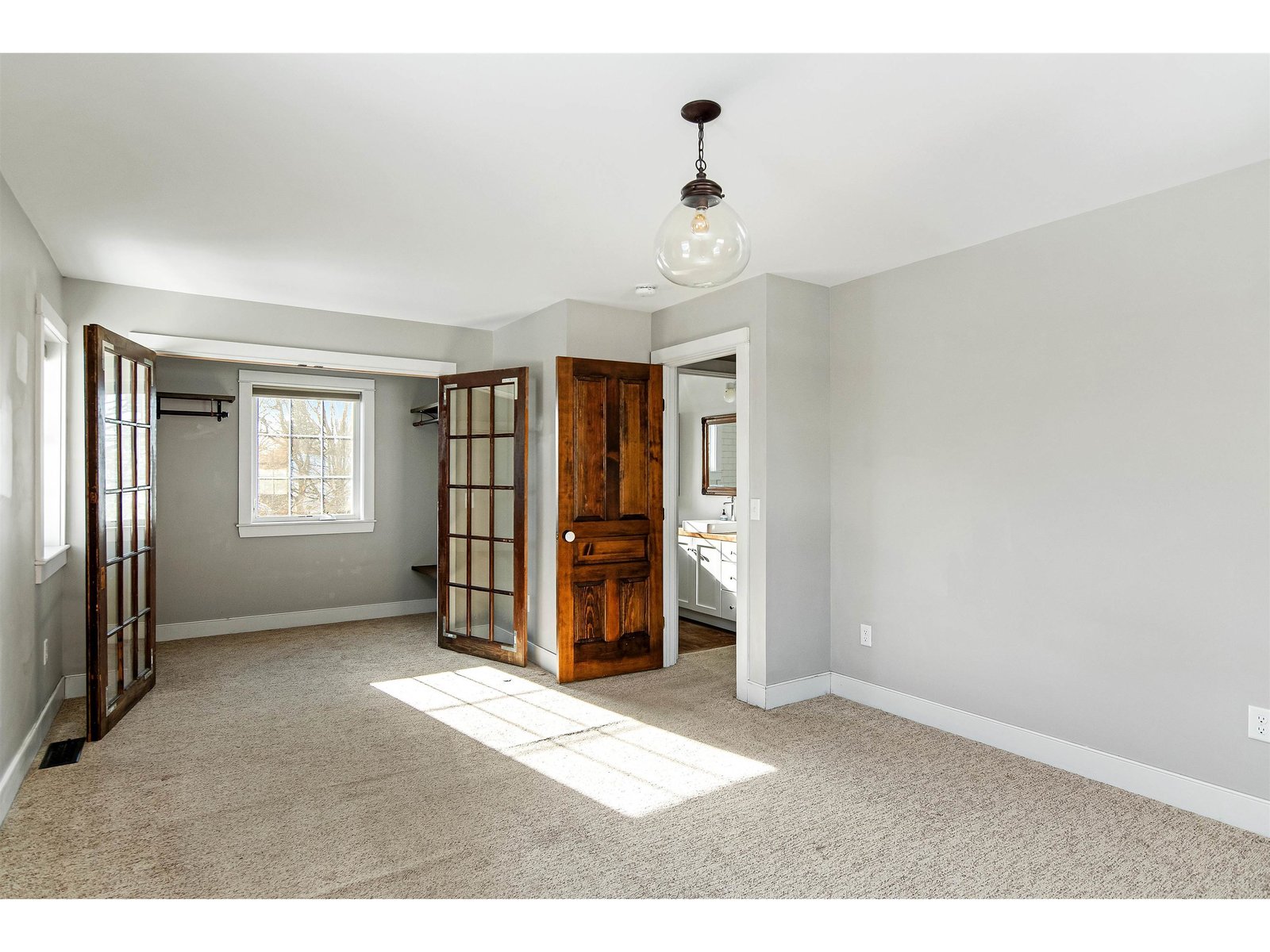 77 Manhattan Drive