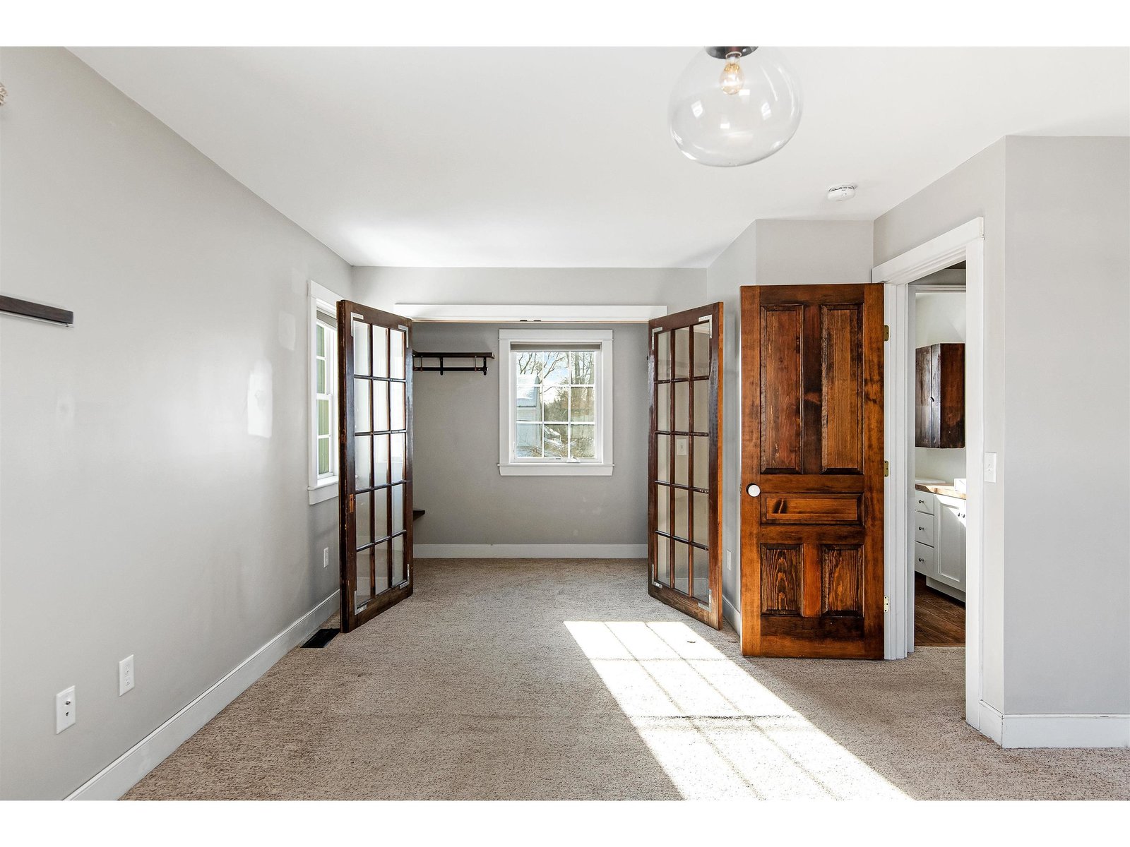 77 Manhattan Drive