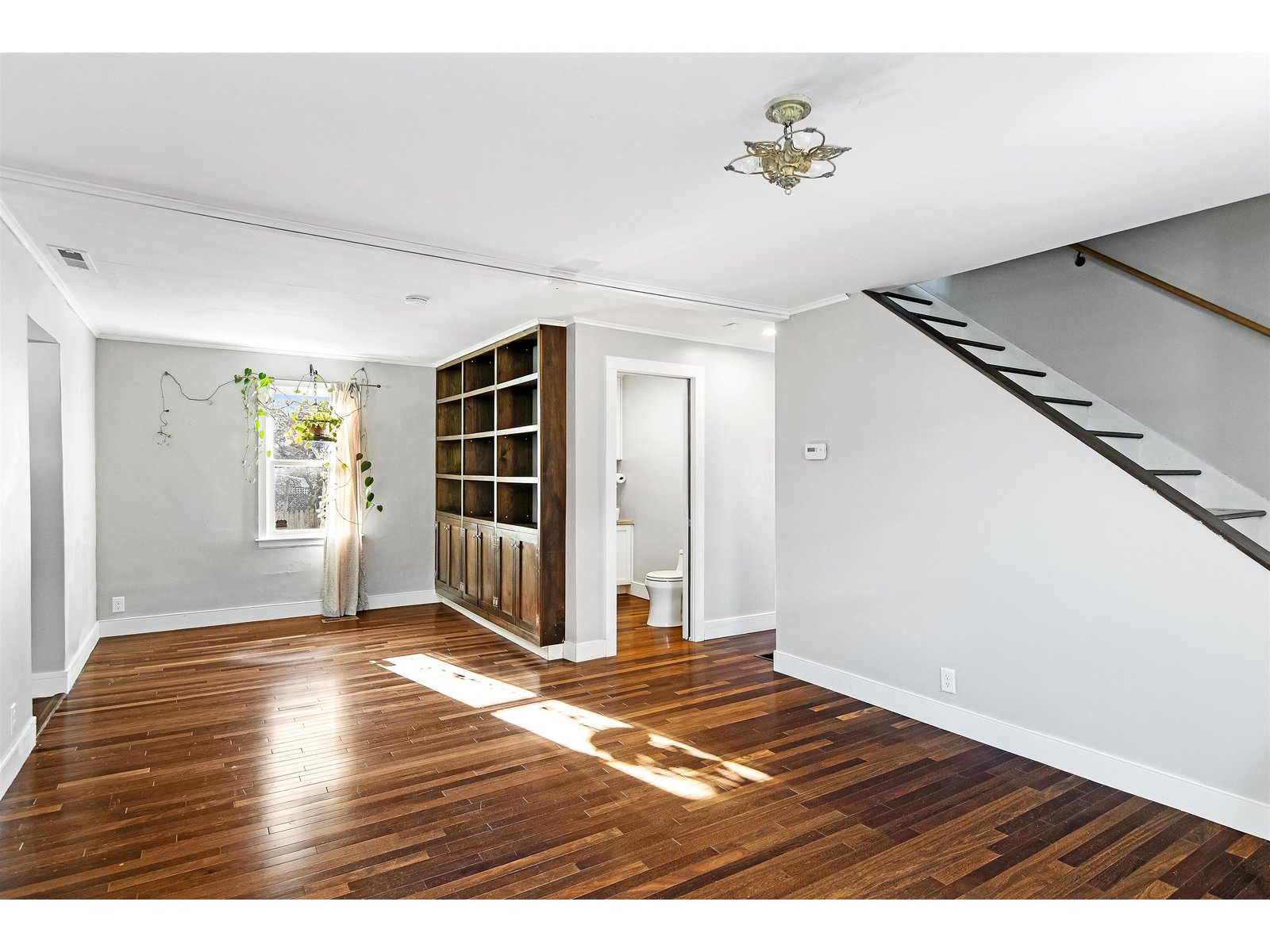 77 Manhattan Drive