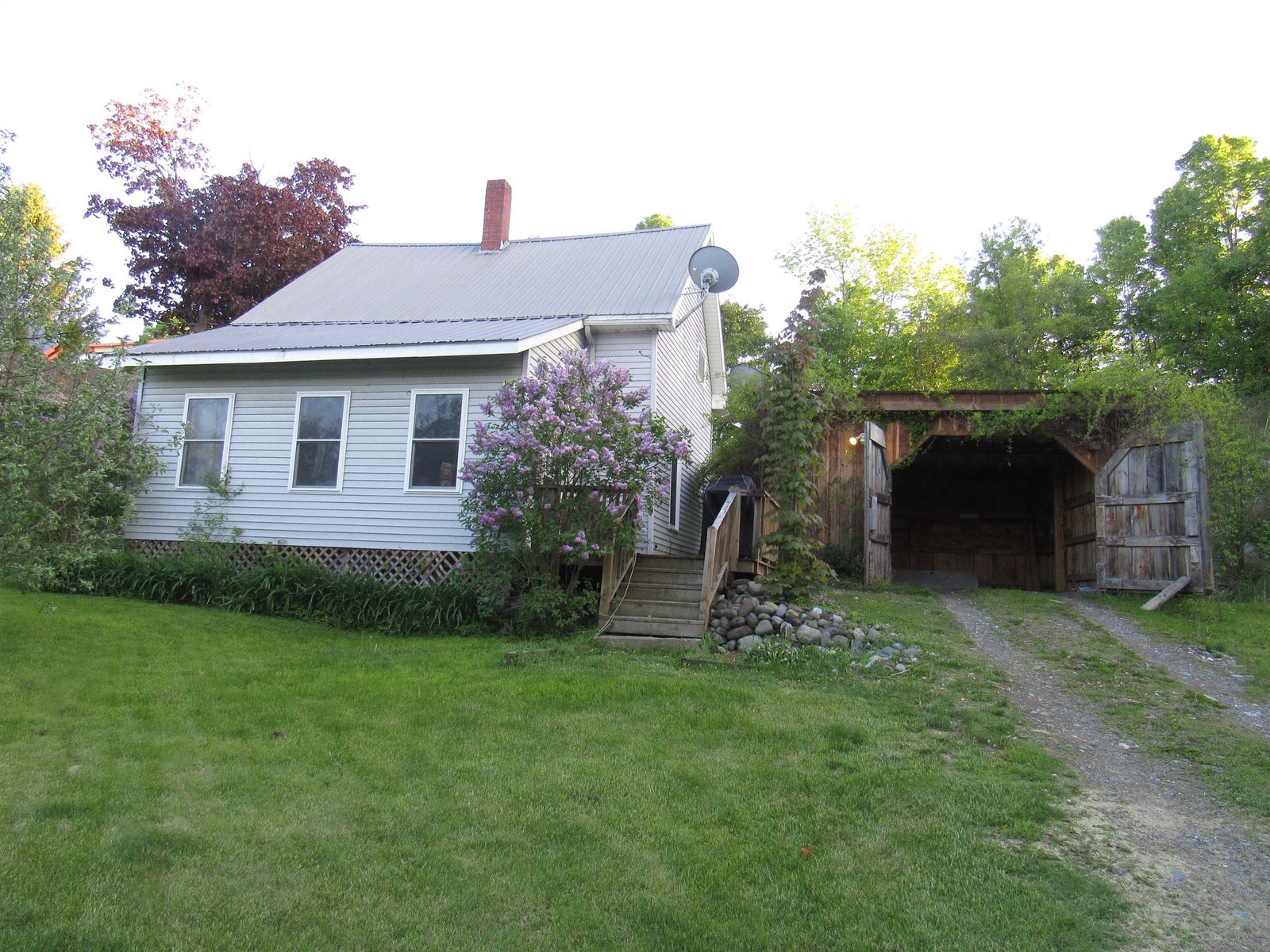 Nice yard with great  set-backs from the road.