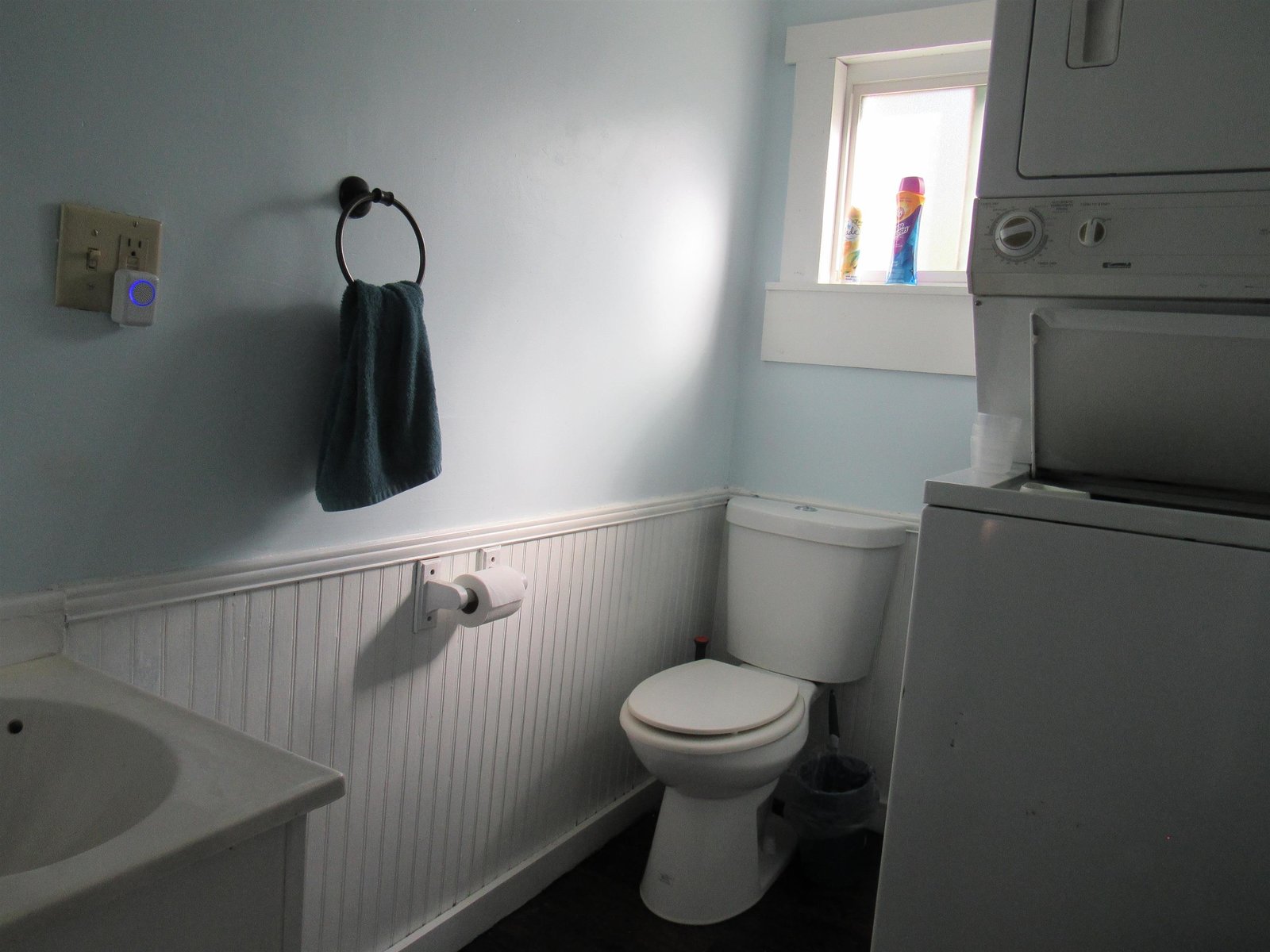 1/2 Bath & Laundry