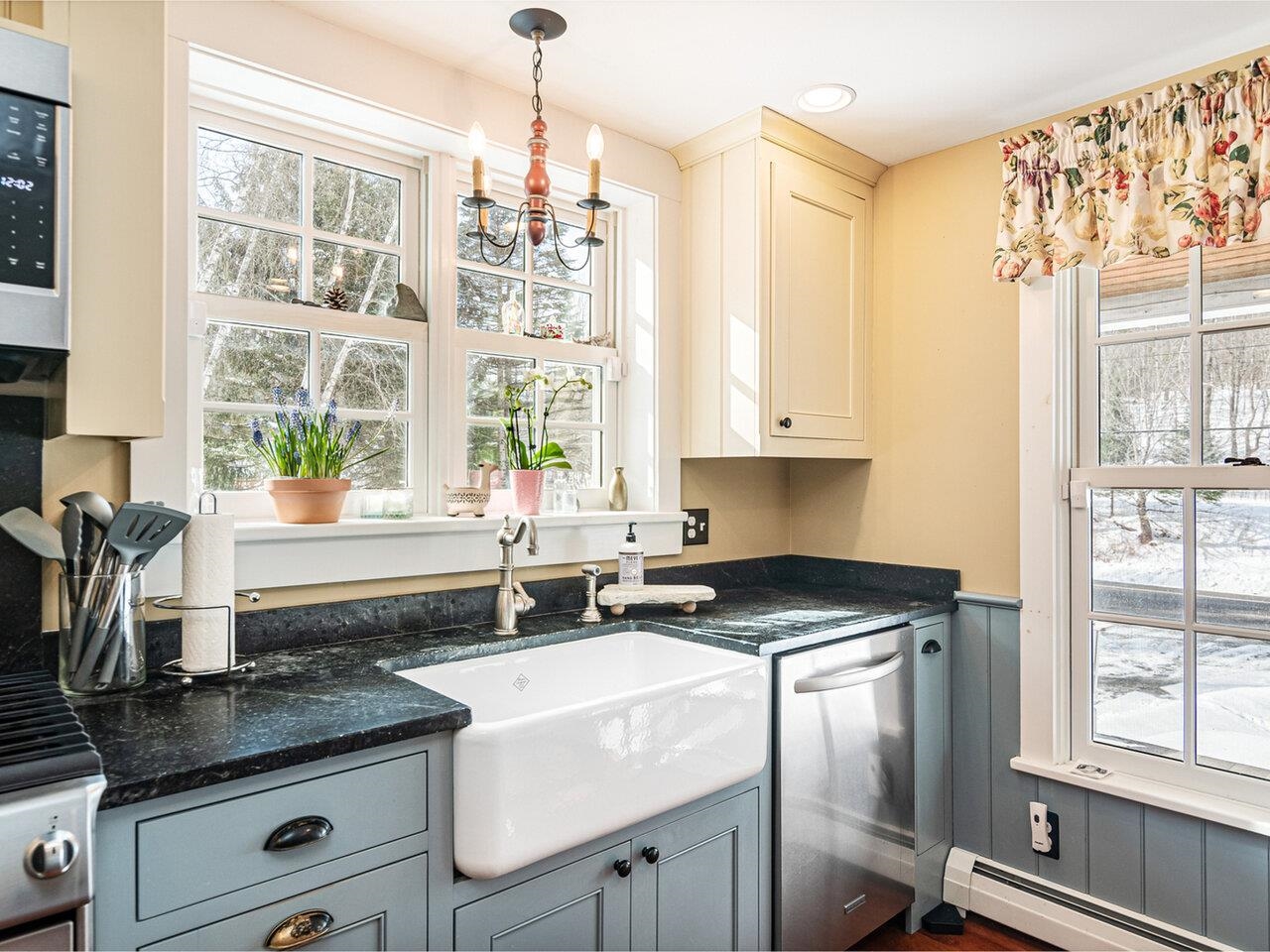 Charming farmhouse sink