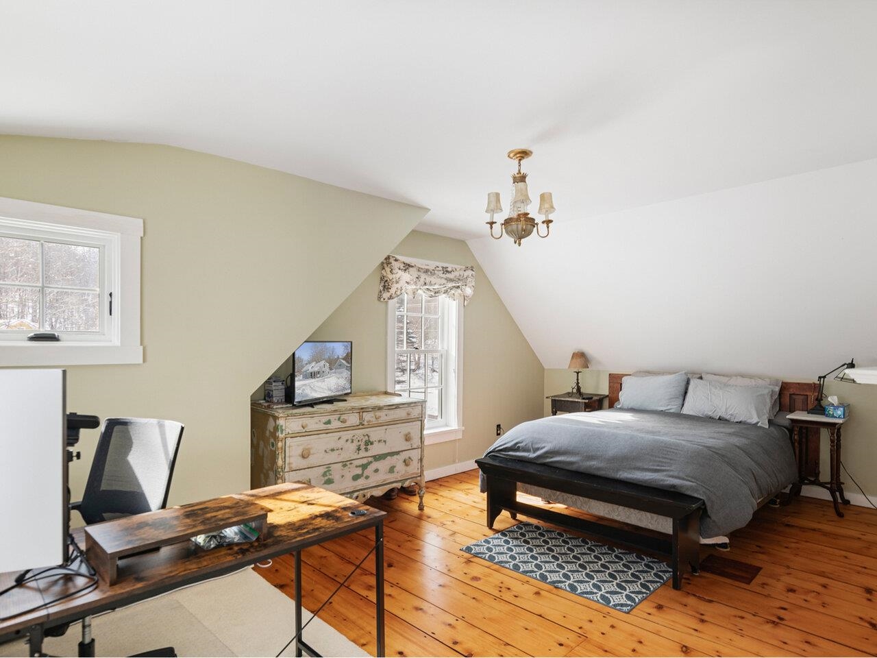 Lovely primary bedroom