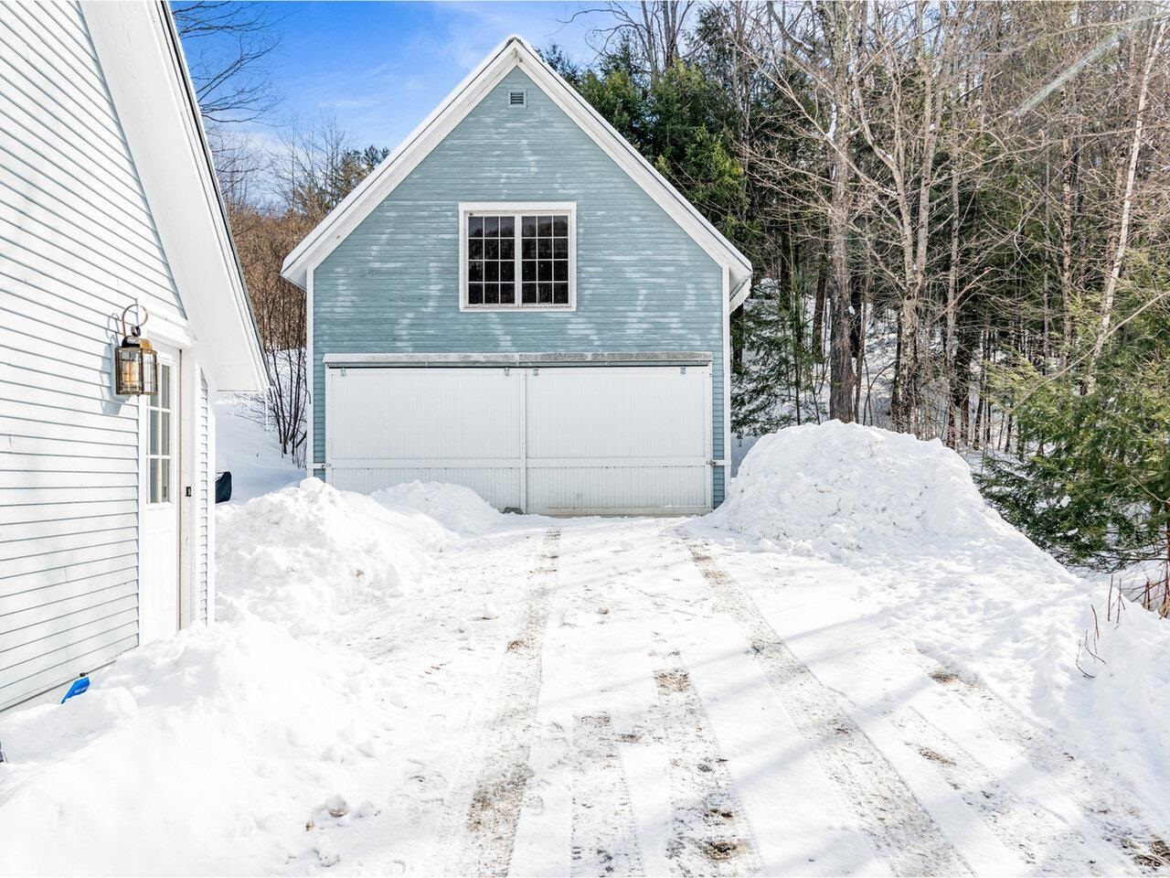 Detached 2-car garage