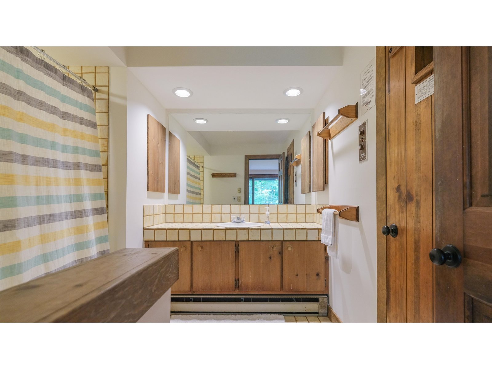 Full bathroom on lower level
