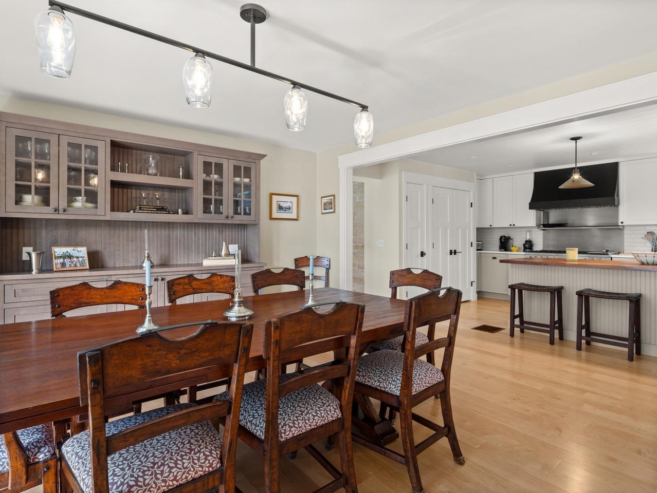 Open kitchen/dining