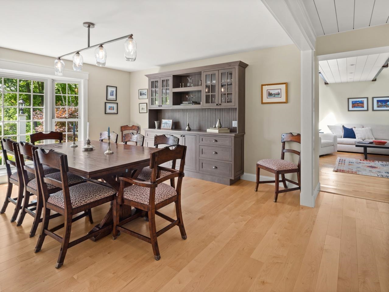 Kitchen/dining to family room