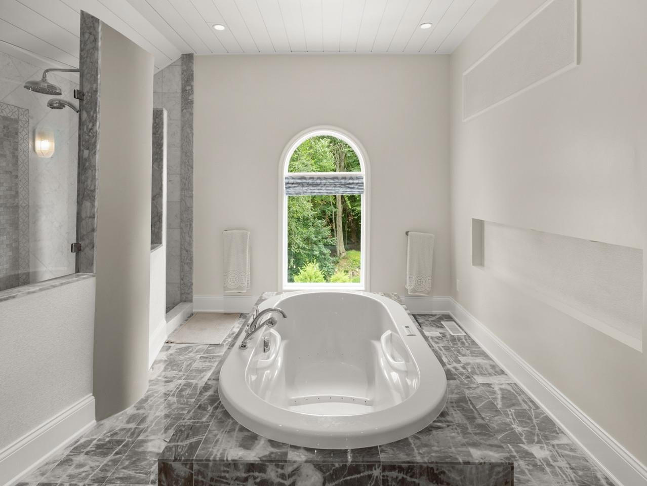 Luxurious bath