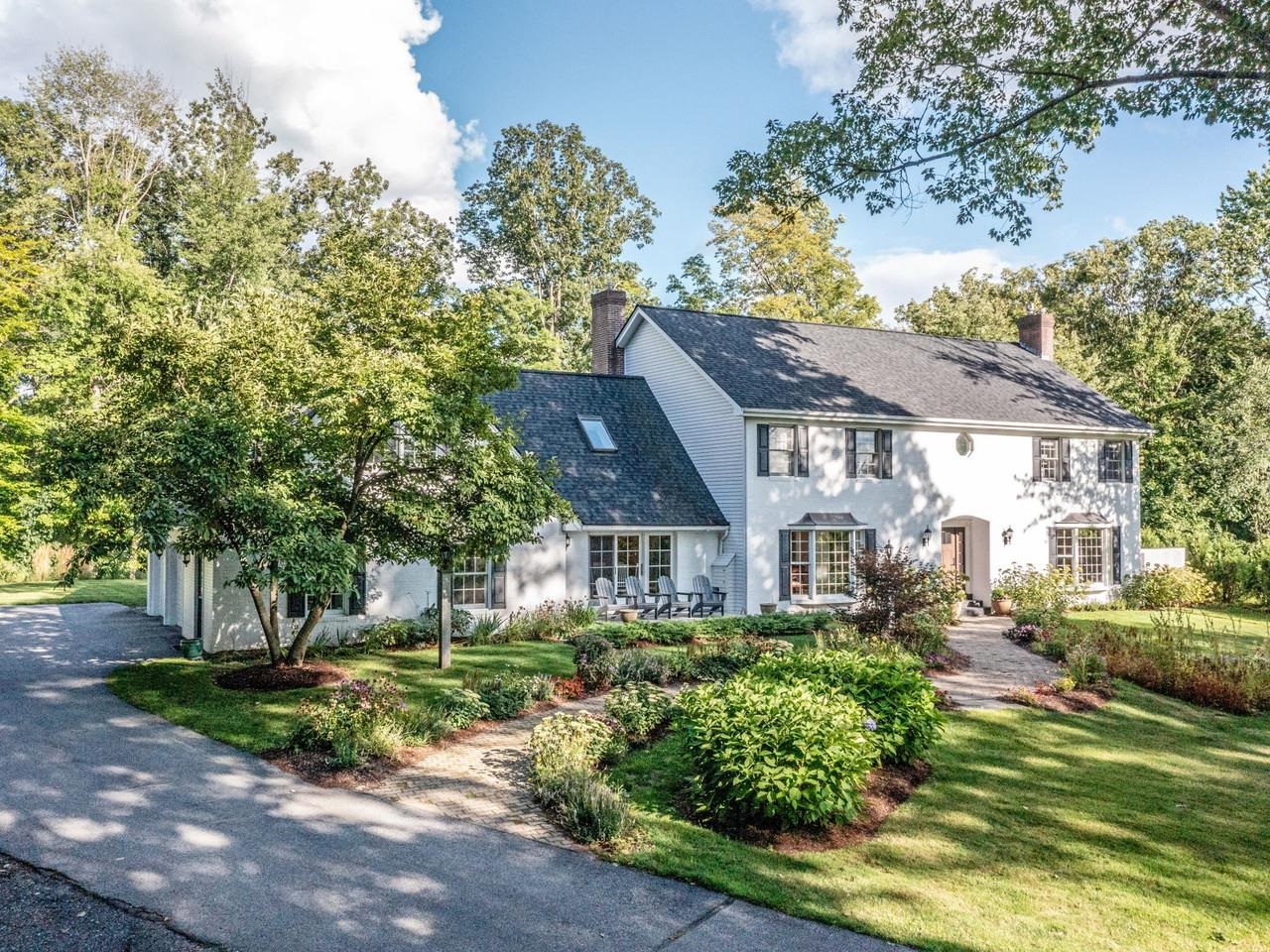 Beautiful Burlington colonial