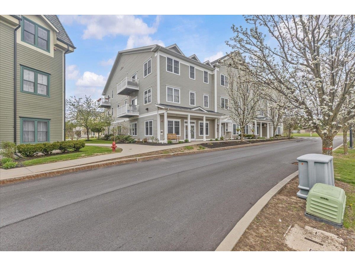 78 Severance Green, Unit 302