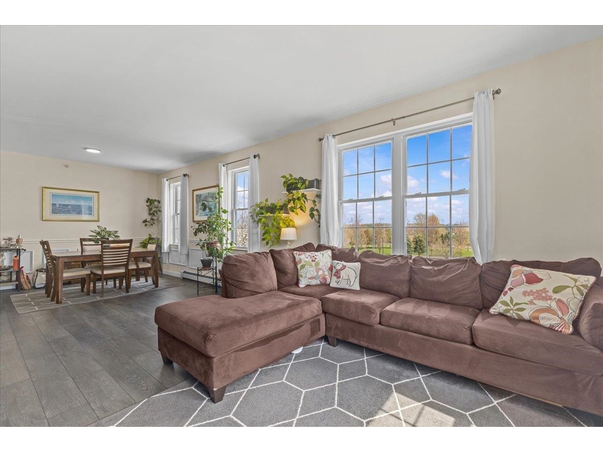 78 Severance Green, Unit 302