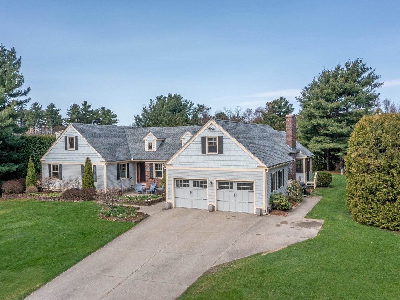 Expansive Contemporary Cape