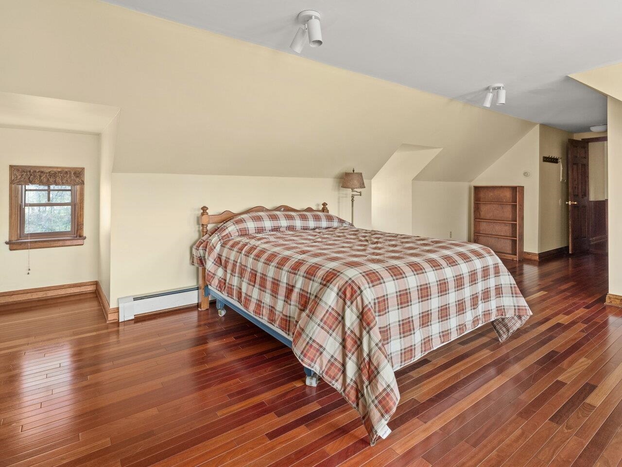Expansive Bonus Room