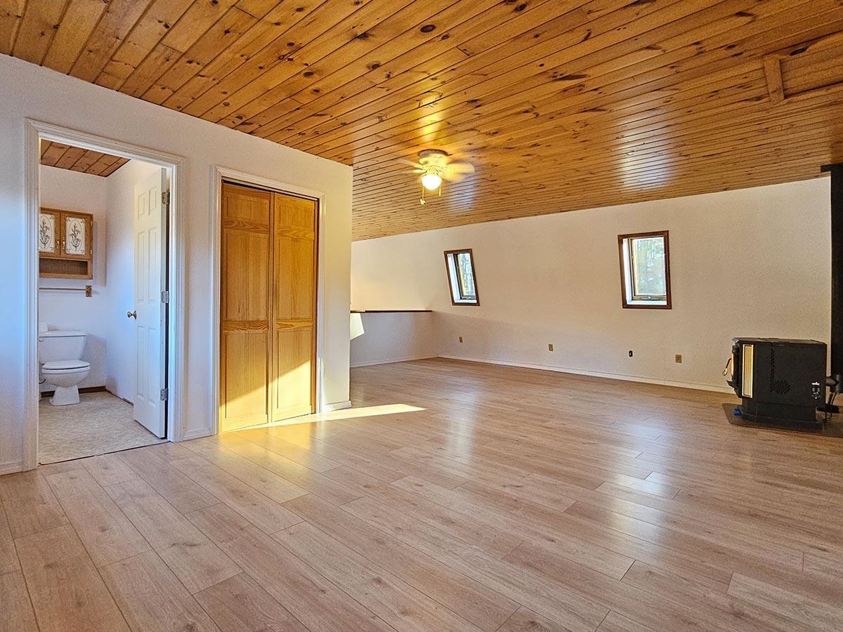 Loft with Pellet Stove and Washroom