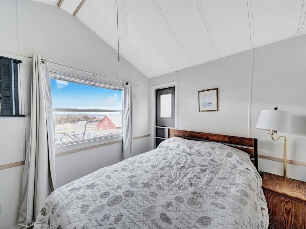 Primary w/ lake & mtn views!