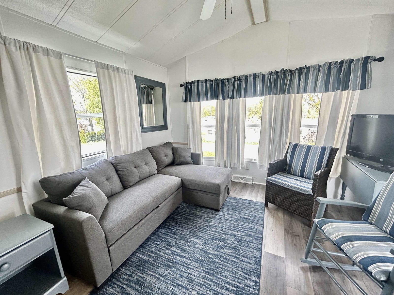 Very Comfortable Gathering Room