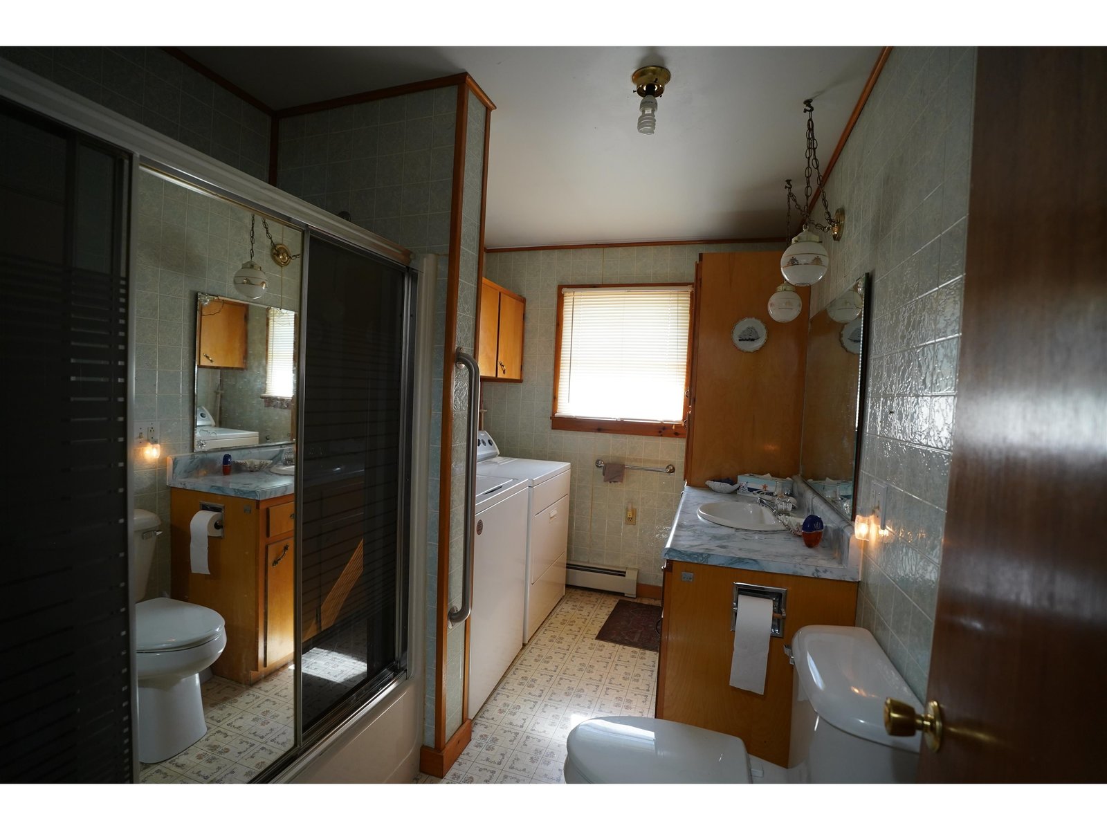 Bathroom Unit 1