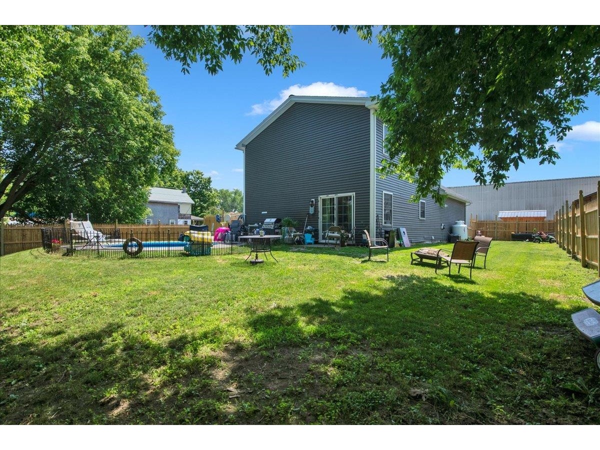 8 Dewey Street
