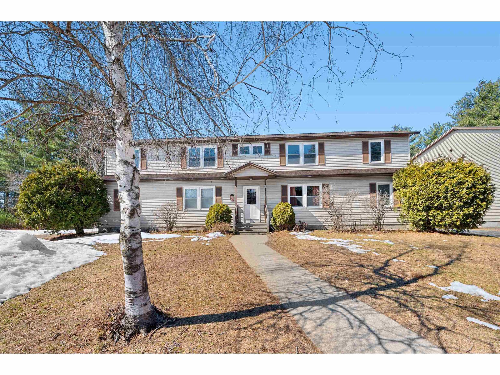 8 Evergreen Drive, Unit 202