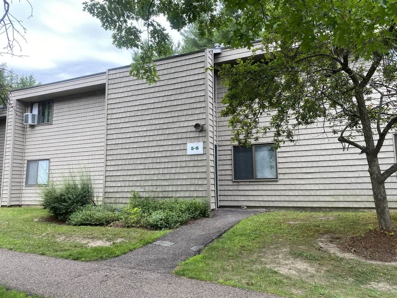 8 Hawthorne Circle